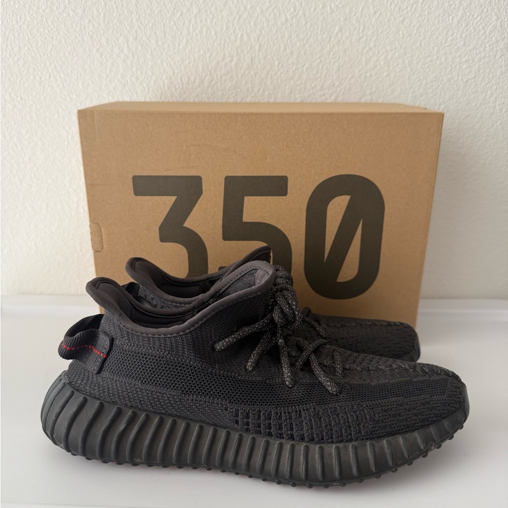 Adidas Yeezy Boost 350 V2 Onyx Men’s 6.5 Women’s 7.5